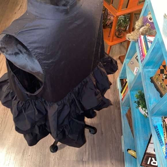 Ruffled up - Picture 4 of 5